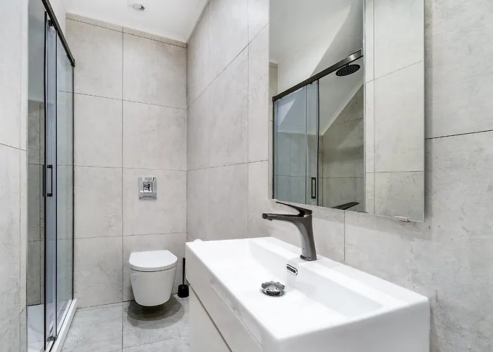 Whome Live From The Famous Street Apartment