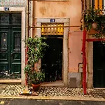 Apartment Whome Live From The Famous Street Lisbon