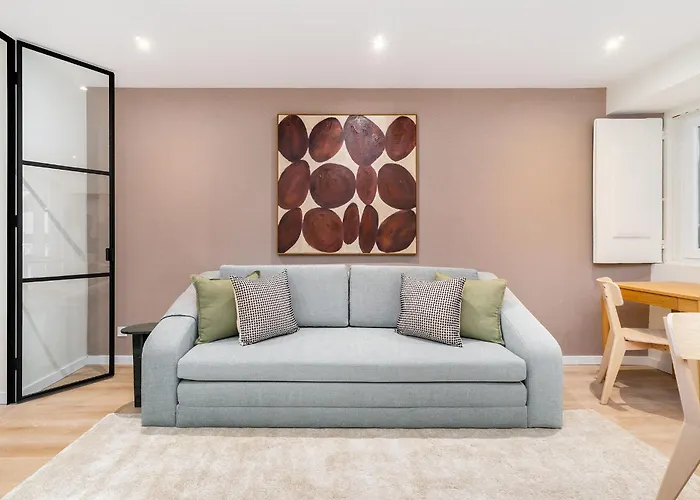 Apartment Whome Live From The Famous Street *